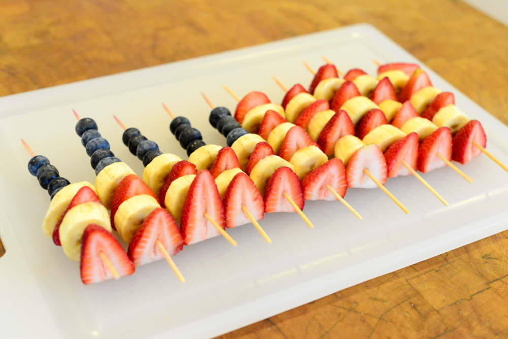american-flag-fruit-kabobs